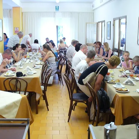 Gloria Hotel 3*